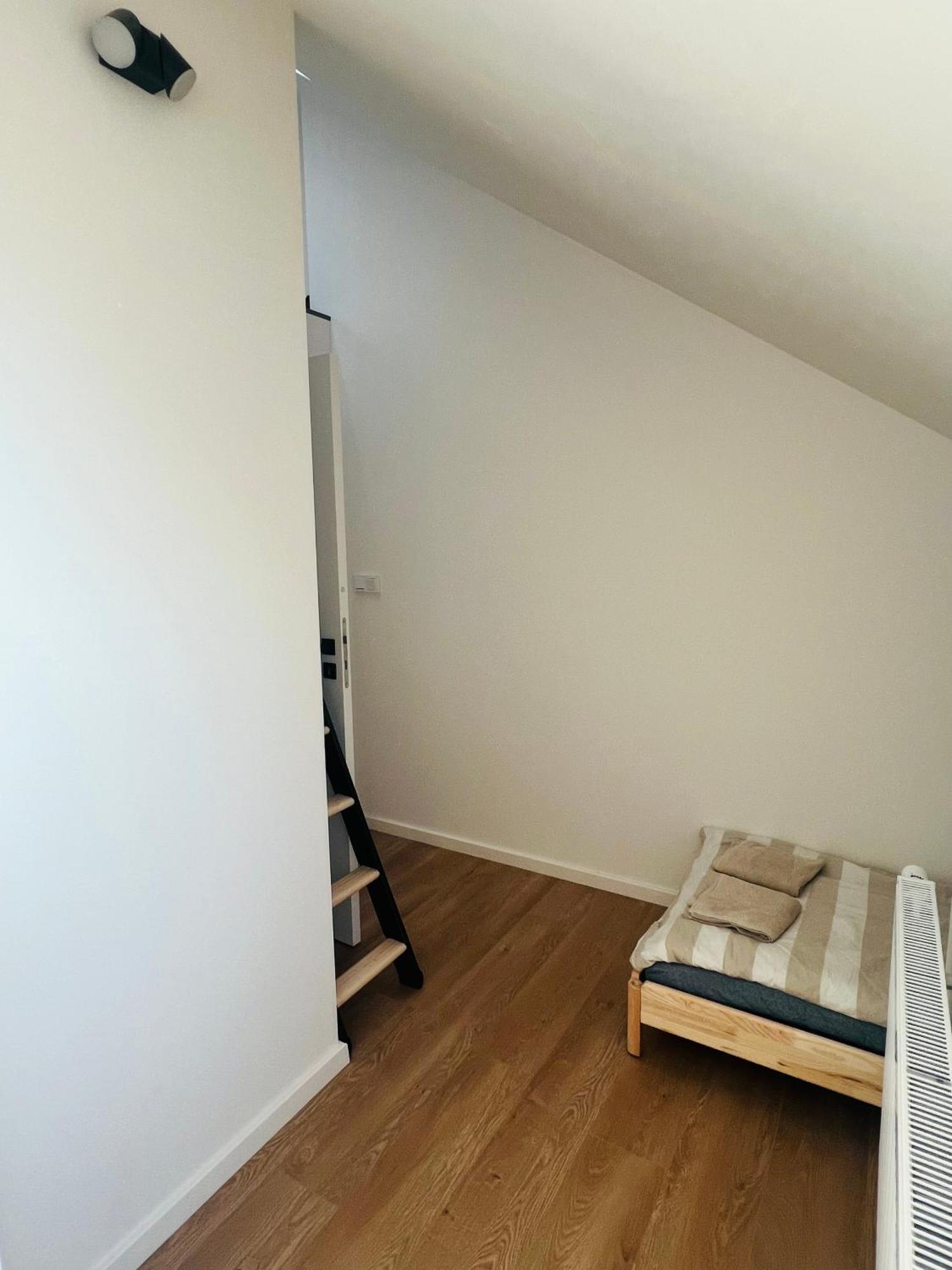 New Sunny Rooftop With A Terrace 10-15 Minutes Drive From Centre * Praga
