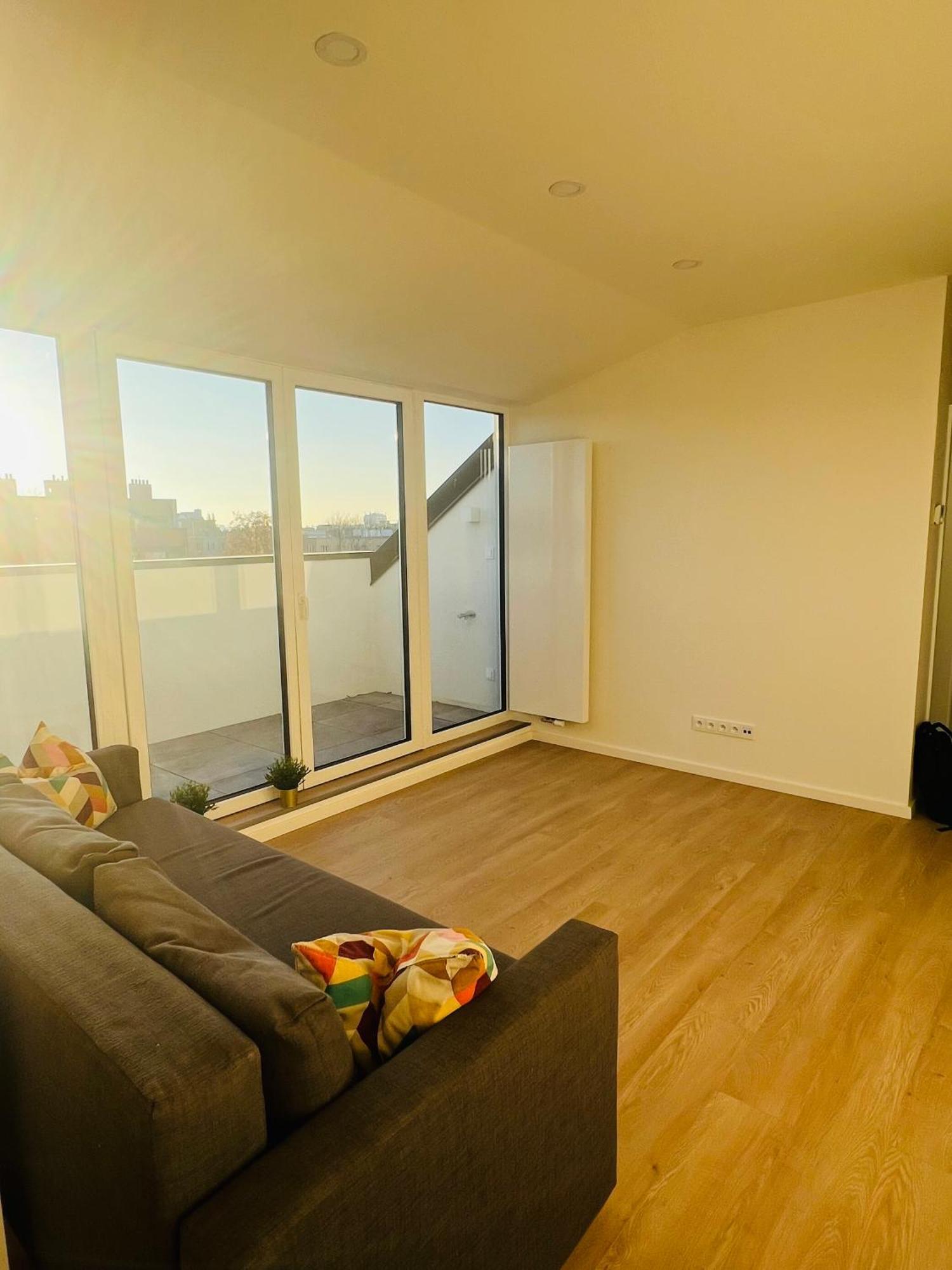 New Sunny Rooftop With A Terrace 10-15 Minutes Drive From Centre Appartamento *