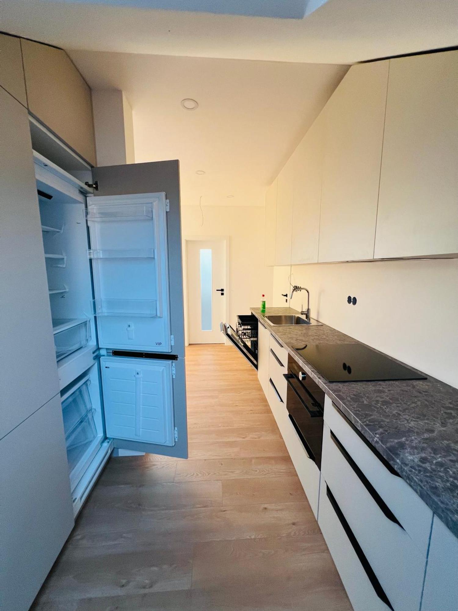 Appartamento New Sunny Rooftop With A Terrace 10-15 Minutes Drive From Centre