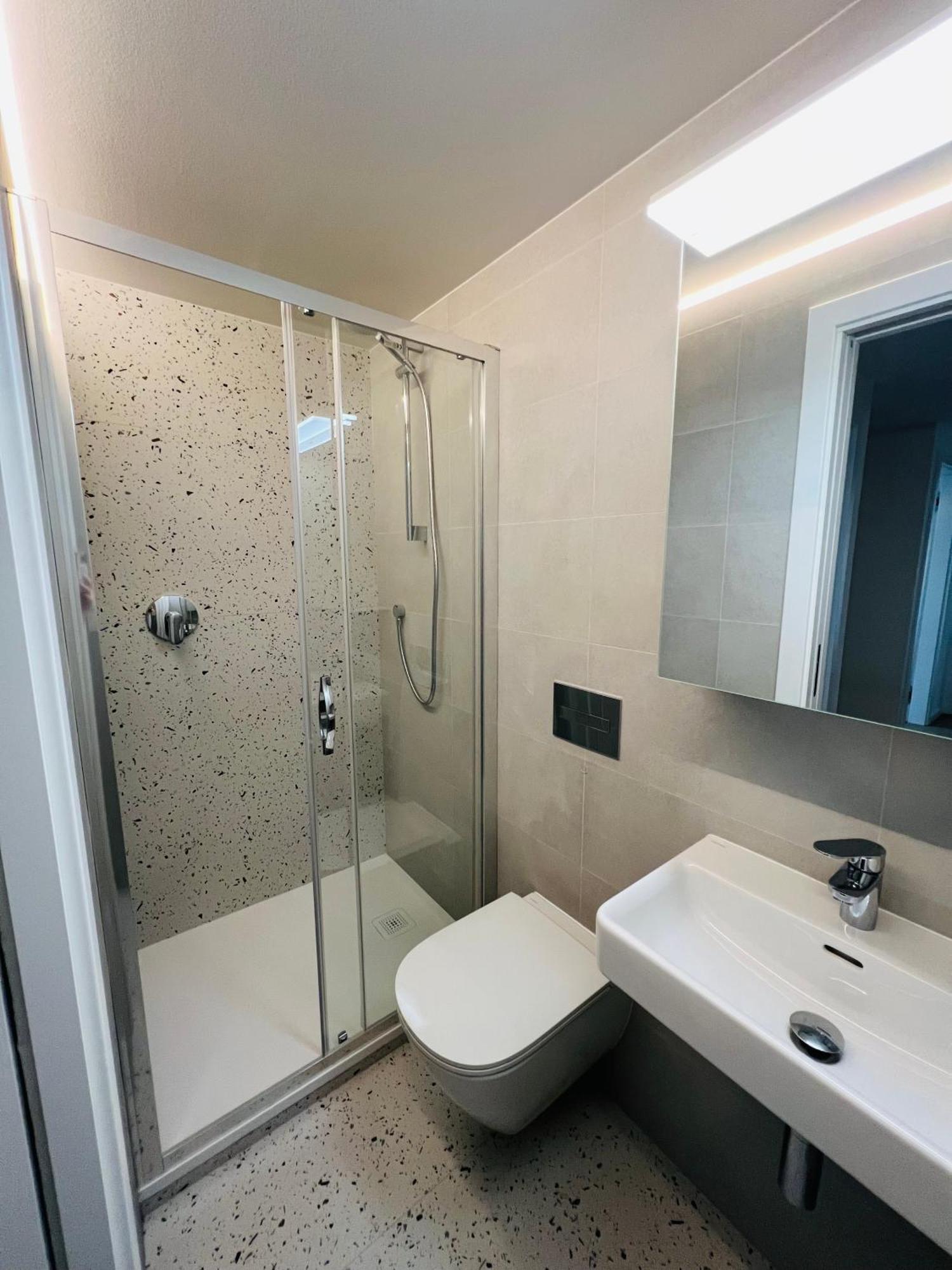 New Sunny Rooftop With A Terrace 10-15 Minutes Drive From Centre Appartamento *